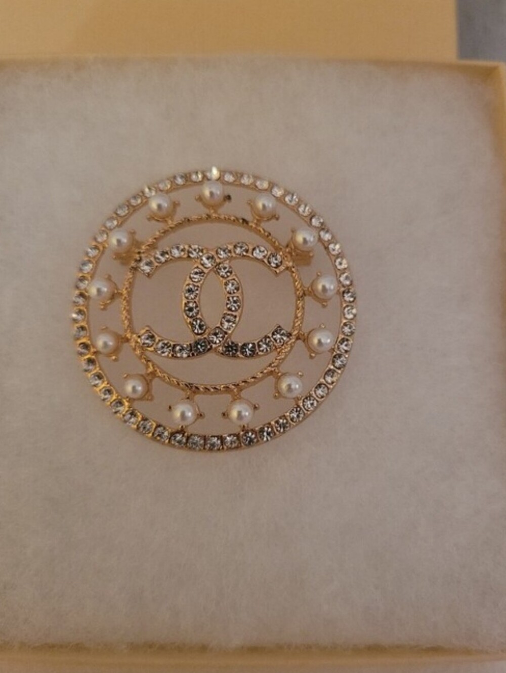 Designer Style Brooch - Picture 4 of 7